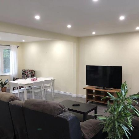 Cozy 3 Room Bungalow In Midtown Toronto Exteriér fotografie